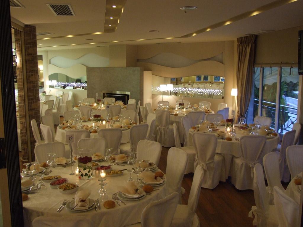 Ismaros Hotel Marónia Buitenkant foto