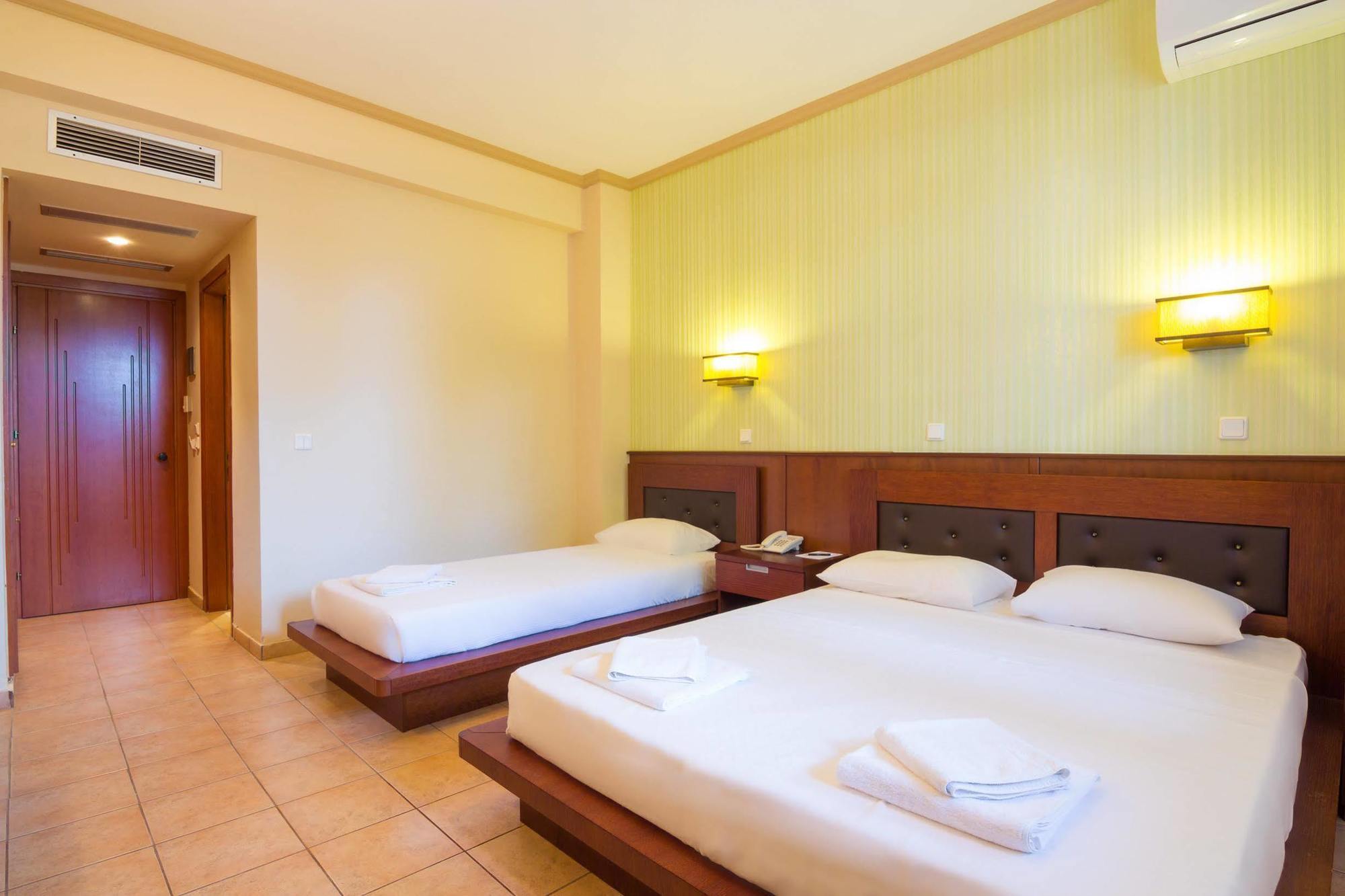 Ismaros Hotel Marónia Buitenkant foto